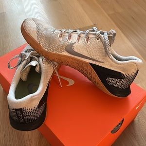 Metcon 4 In White/metallic Silver/rust Pink/black
